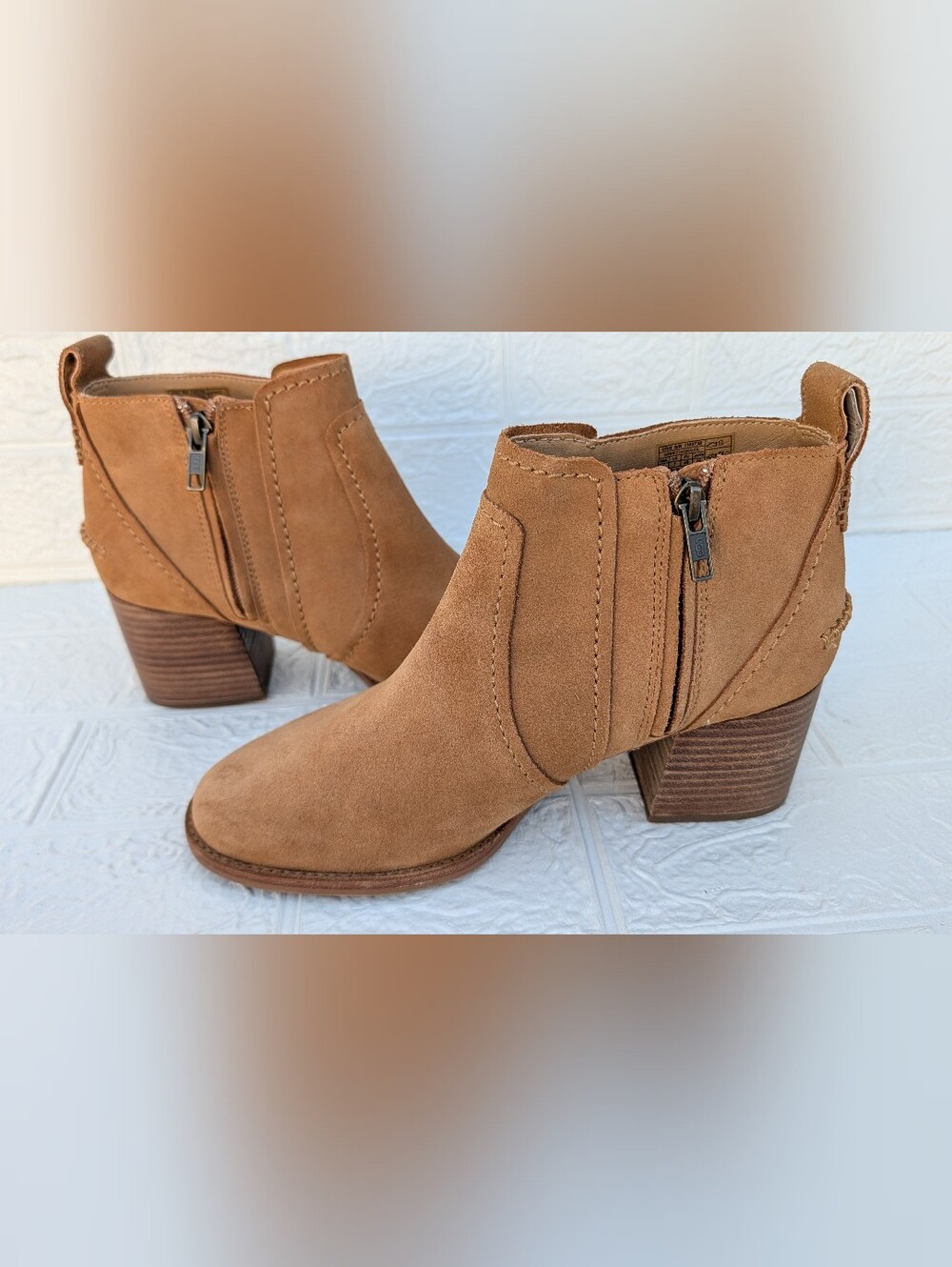 UGG Suede Ankle Booties in Tan with Side Zippers Woman's Sz 9
